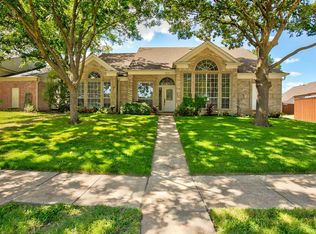 8113 Pickard Dr, Rowlett, TX 75088