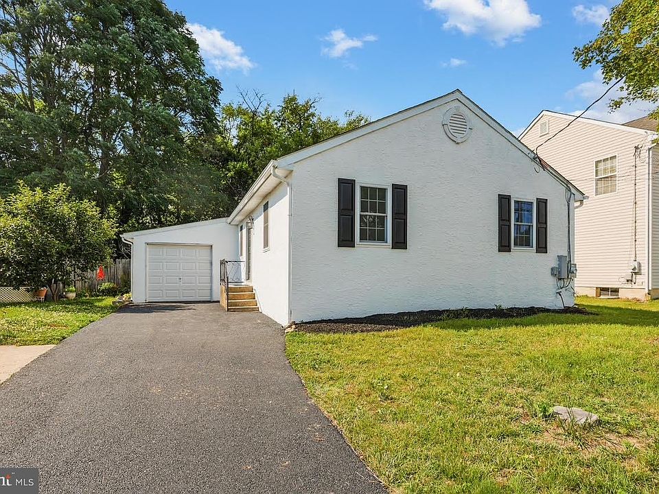 1st image of 111 Meadowbrook Ave