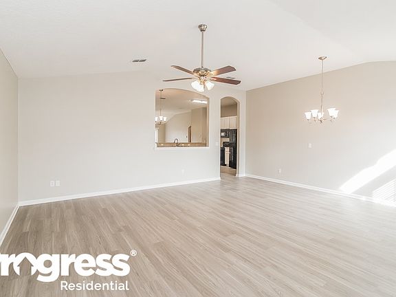 3rd image of 2704 Cross Creek Dr
