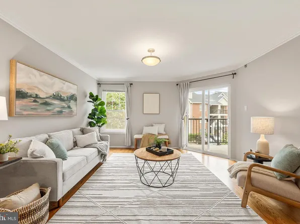 3311 Wyndham Cir APT 2202, Alexandria, VA 22302