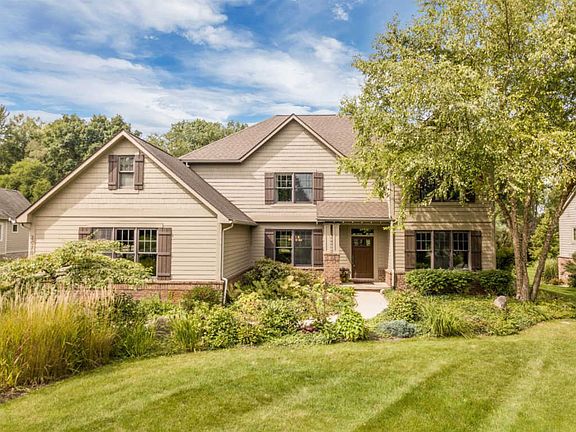 2nd image of 2070 Hollow Oak Dr