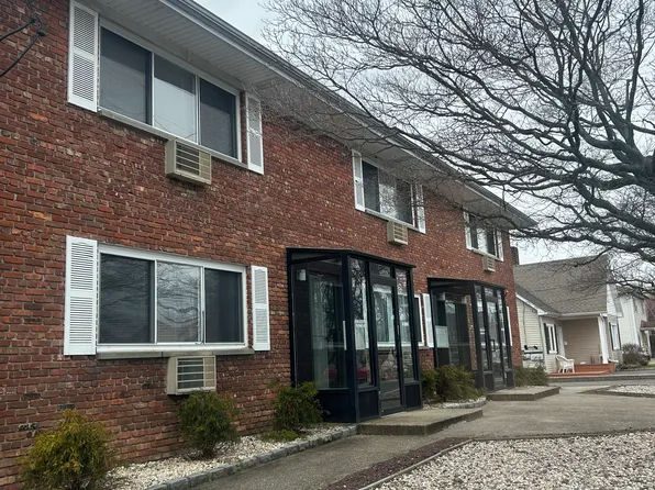13 Gwynne Ln #4, Farmingdale, NY 11735