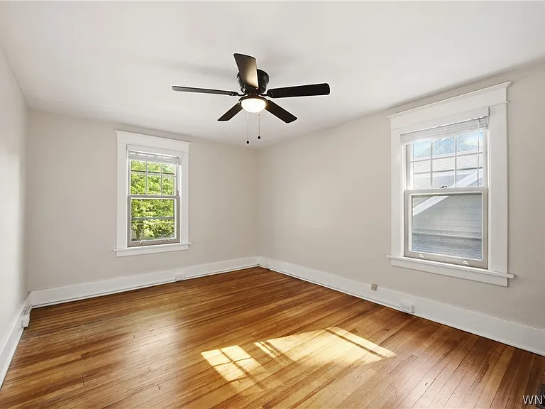 259 California Dr — Photo 16