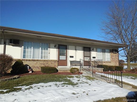 2nd image of 25240 Franklin Ter