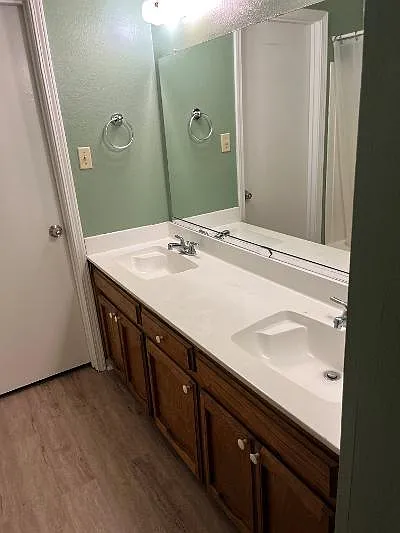 Full Bathroom upstairs