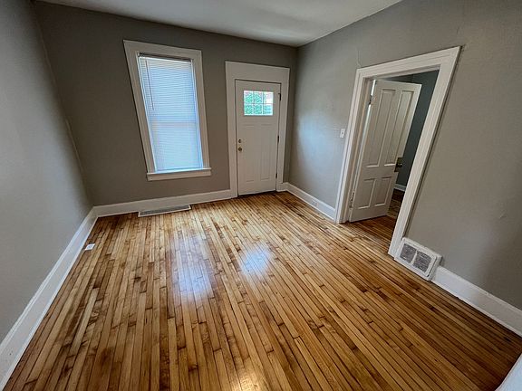 5th image of 2434-34B N Cramer St