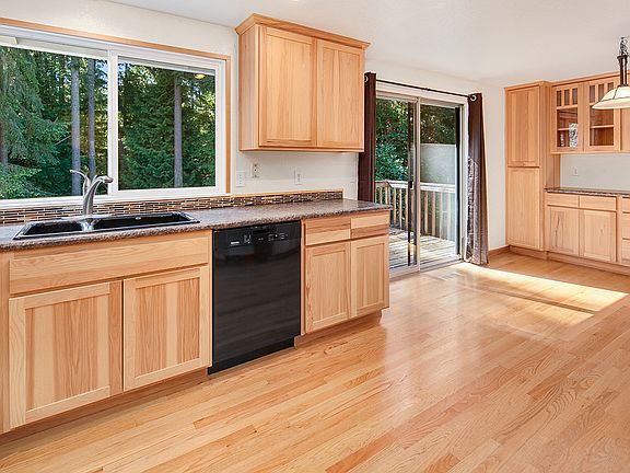 5th image of 15957 176th Ave NE