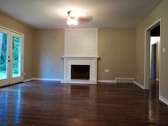 2nd image of 1305 Dillard St
