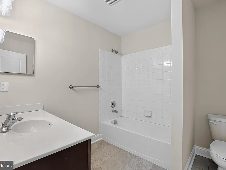 6816 Barlowe Ct — Photo 19