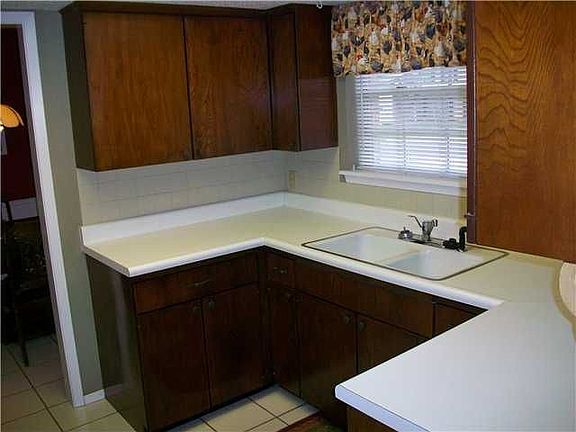 4th image of 1409 Brighton Ln