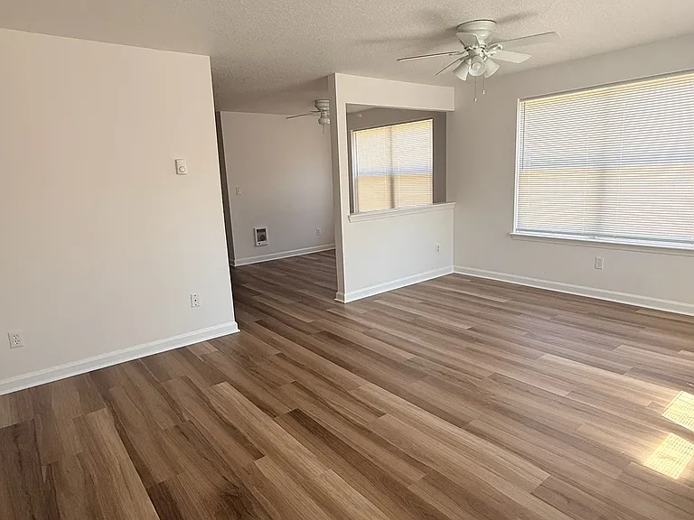 519 NE Webster St — Photo 2