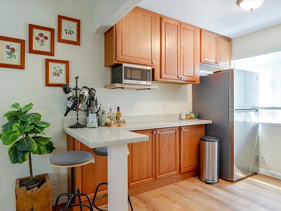 5th image of 527 Cedar St #1