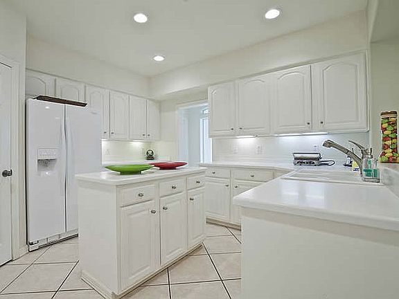 5th image of 6510 Bayview Ave