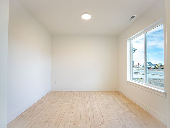5th image of 537 W 1850 N