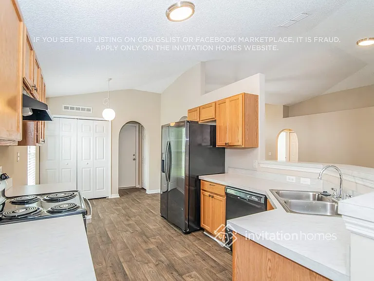 9739 Watershed Ct — Photo 10