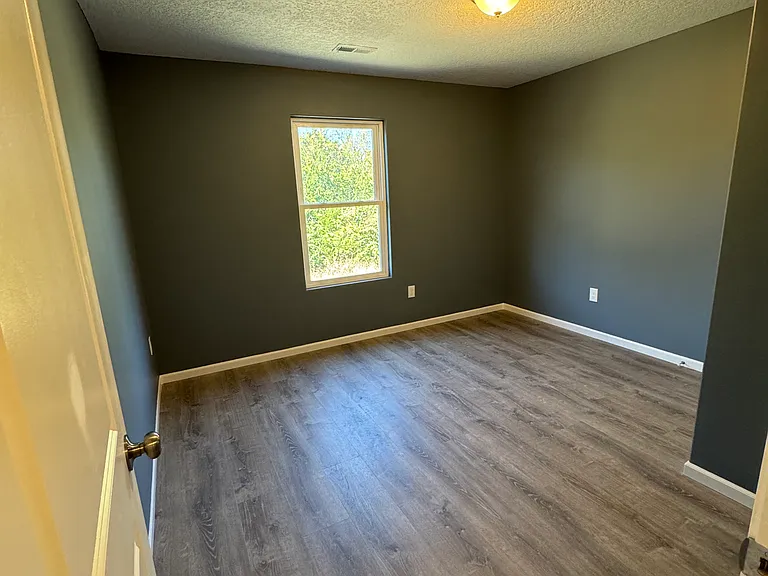 1003 Riley Ave — Photo 10