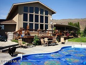 3rd image of 800 Woodstone Ln