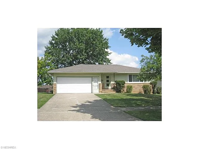 3318 Coventry Dr photo 1