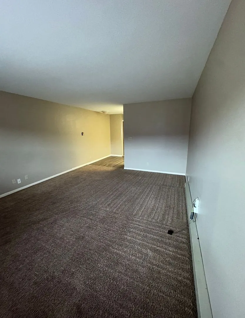 2330 Northwestern Ave — Photo 4