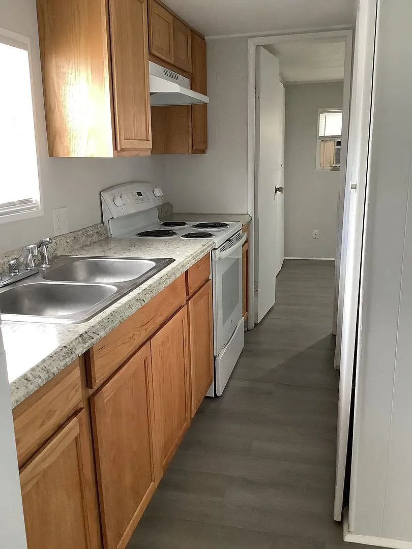 Two Bedroom One Bath Manufactured Home — Photo 4