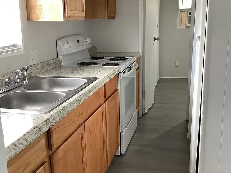 1505 Goodyear Ave #10 — Photo 4