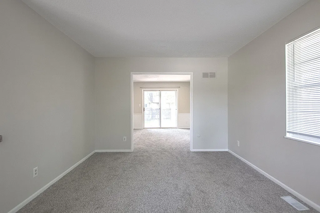 Newly Remodeled 3 Bedroom with Finished Basement — Photo 2