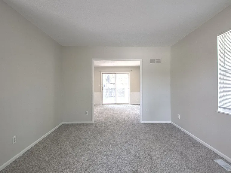 10724 W 88th Ter — Photo 2