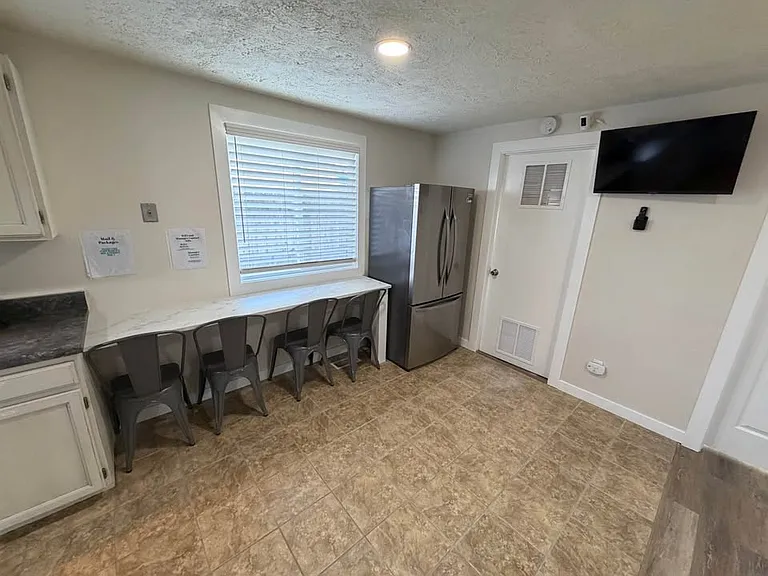 2215 Allyn Way — Photo 6