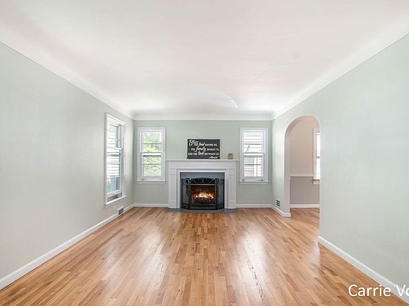 3rd image of 1128 Edna St SE