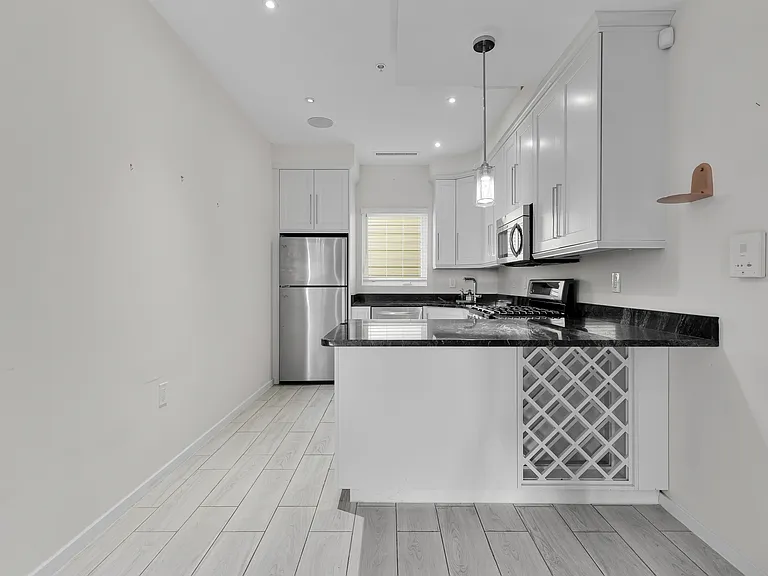 756 Park Rd NW #1 — Photo 3