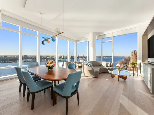 30 Riverside Boulevard image 1 of 26