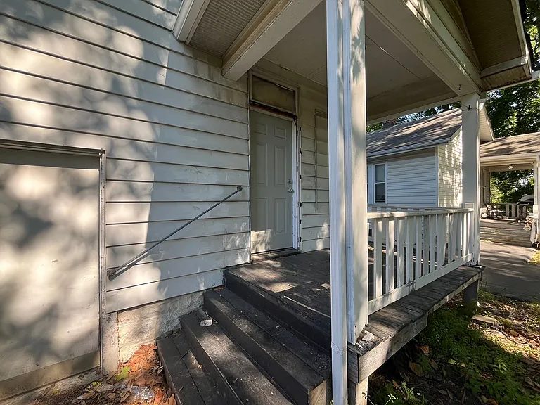 306 Lampert St — Photo 7