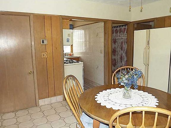 3rd image of 58 Cleveland St