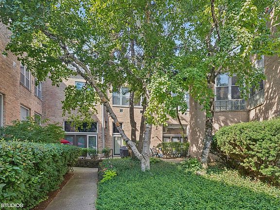 4th image of 1133 W Cornelia Ave APT C