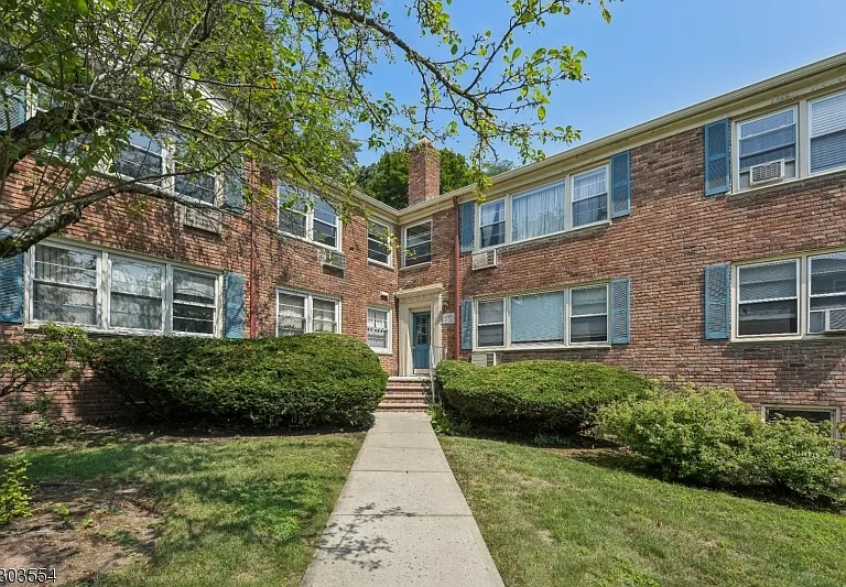 24 Hutton Ave #38 — Photo 1