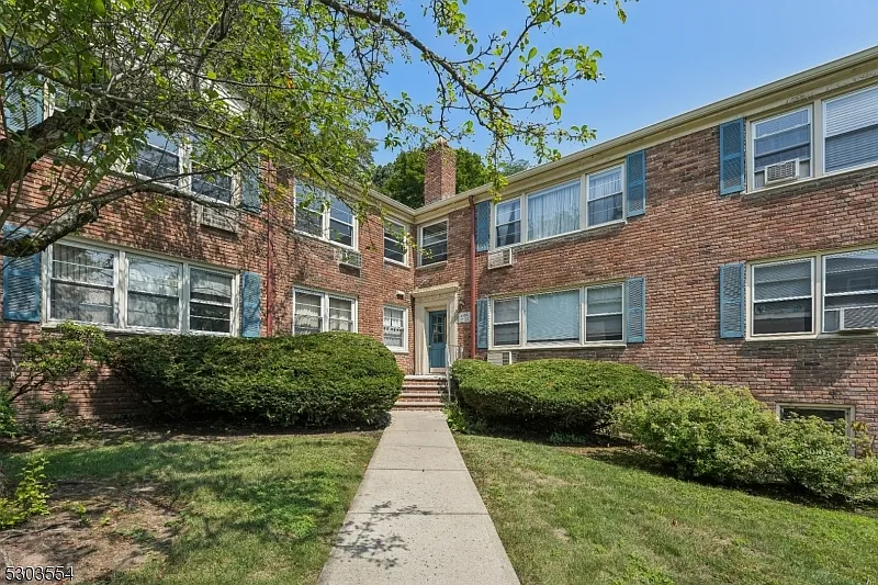24 Hutton Ave #38
