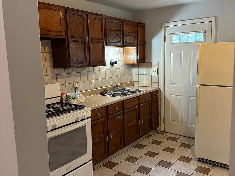 1527 Wieland Ave — Photo 6