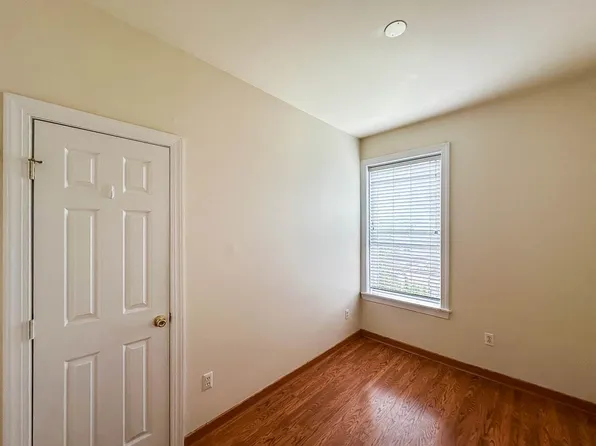 394 Woodlawn Avenue image 14 of 15