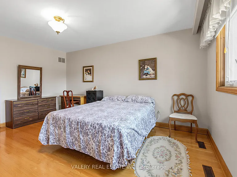 370 Maple Leaf Dr — Photo 32