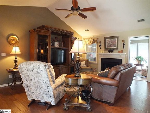 5th image of 118 Fairoaks Dr
