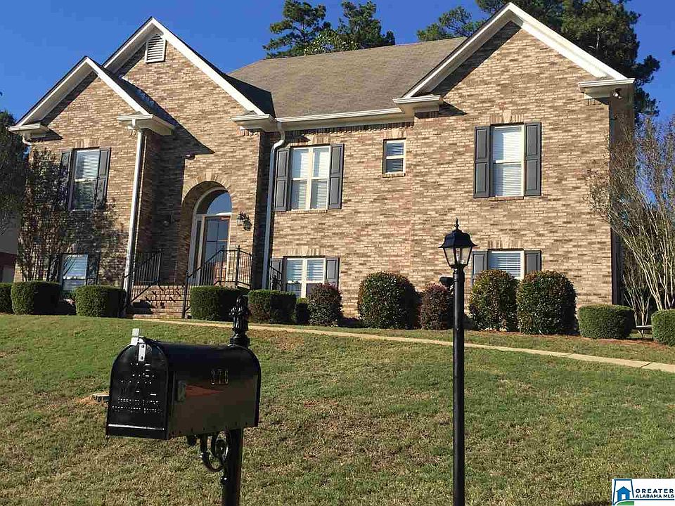 1st image of 376 Farmingdale Ln