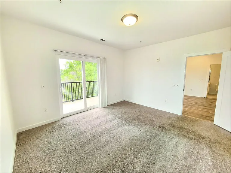 525 Parkway Dr #401 — Photo 13
