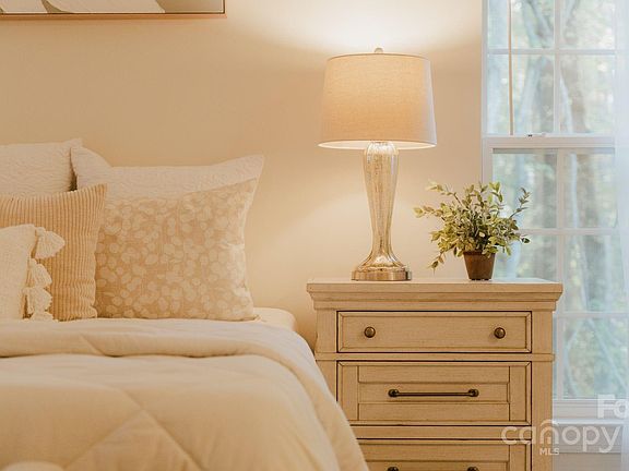 3rd image of 107 Summer Wind Ln