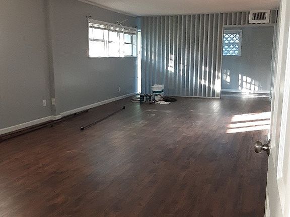 3rd image of 425 Homecrest St