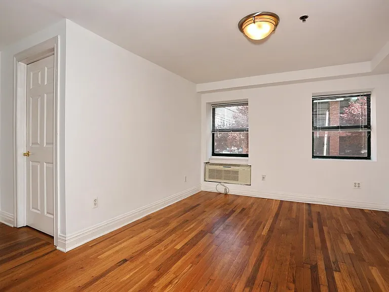 461 4th St #1W — Photo 4