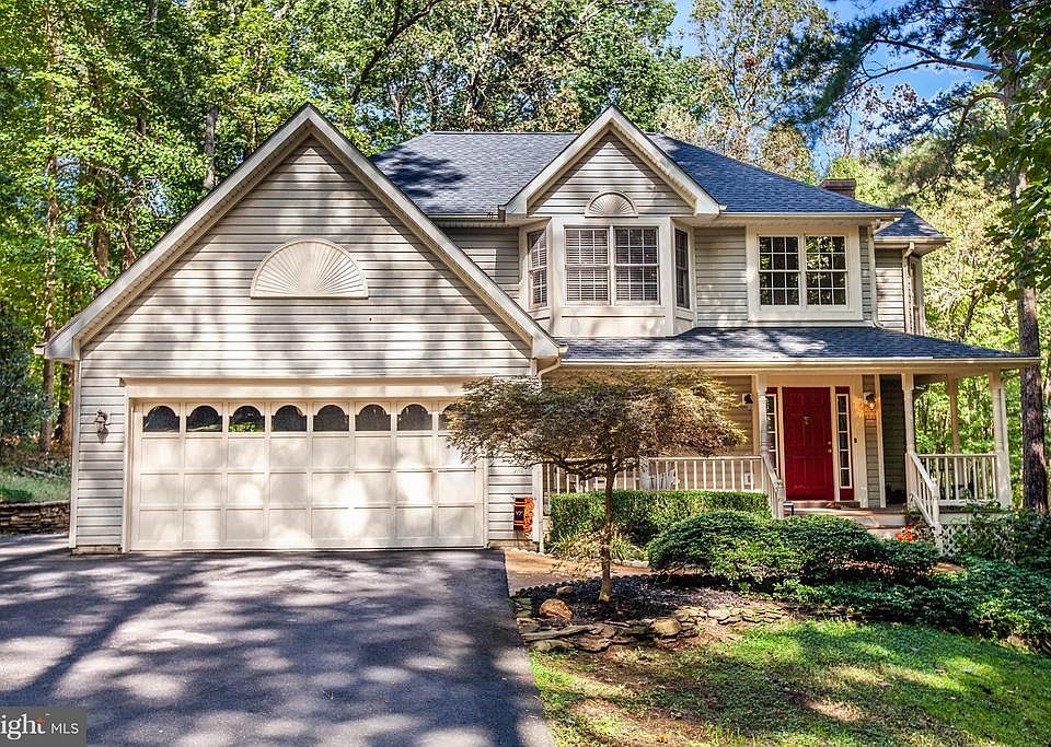 Welcome Home to 12647 Belleflower Ln.
