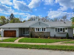 26605 72nd Rd, Glen Oaks, NY 11004