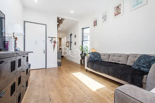 Rented by Brick&Mortar | media 34