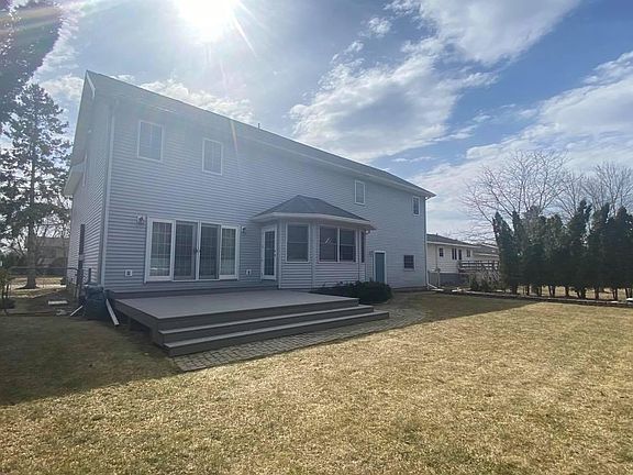 4th image of 555 Plymouth Dr