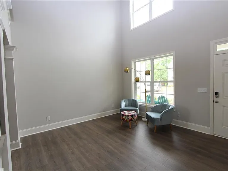 6870 Rambling — Photo 3